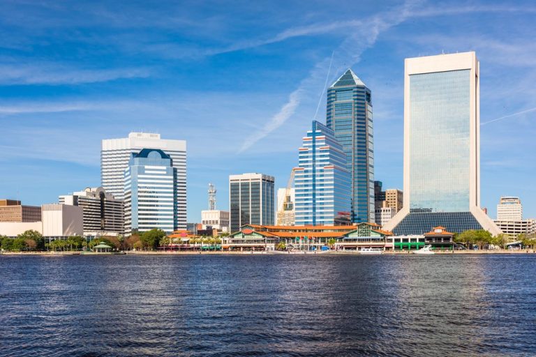 Jacksonville, Florida, USA downtown skyline over St. Johns River.